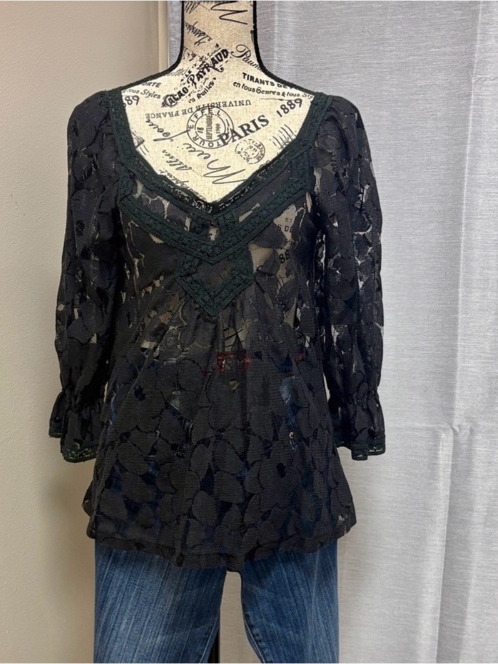 /Garcia Elegant Black Lace V-Neck Long Sleeve with Elastic Wrist Sheer Top JR, M - Picture 2 of 11